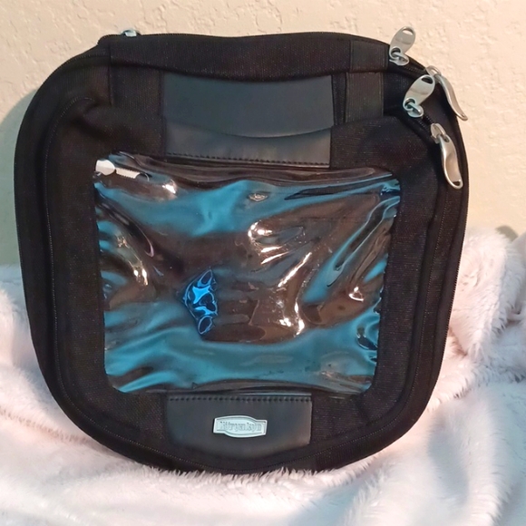 Kuryakyn Magnetic Motorcycle Wallet Tank Bag Black - Picture 1 of 11